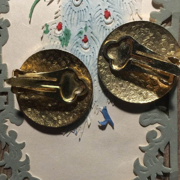 Earings - Picture 3 of 3